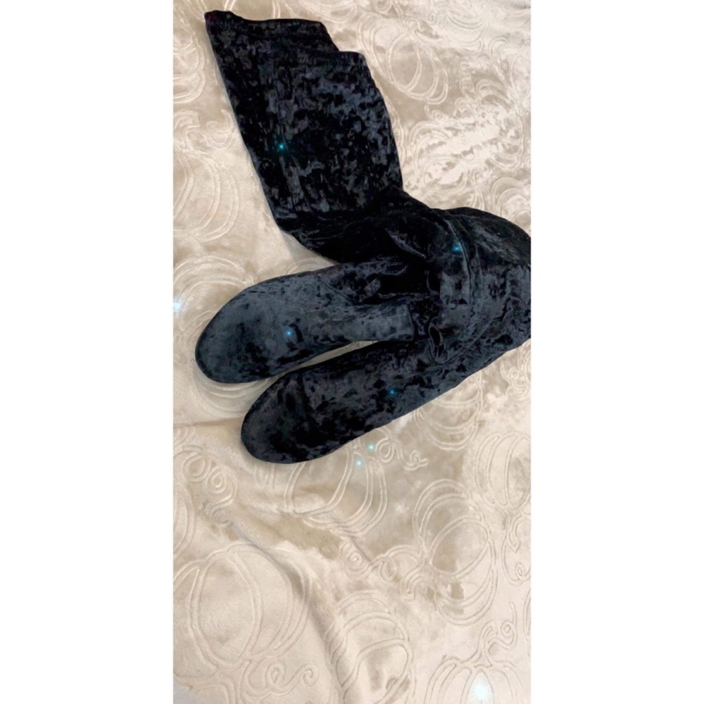 Black velvet high knee boots ✨